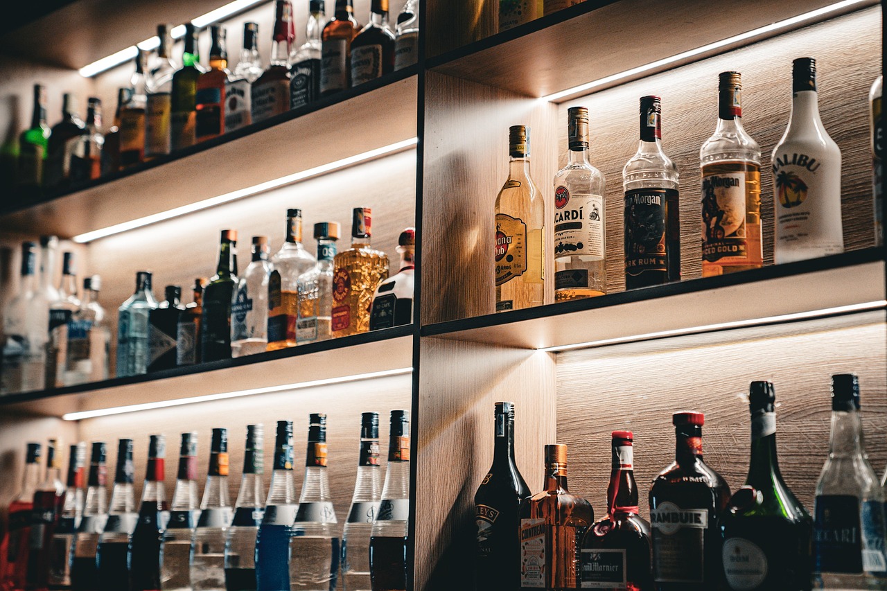 Rhum Agricole vs Industriel : Quelles Différences Essentielles ?